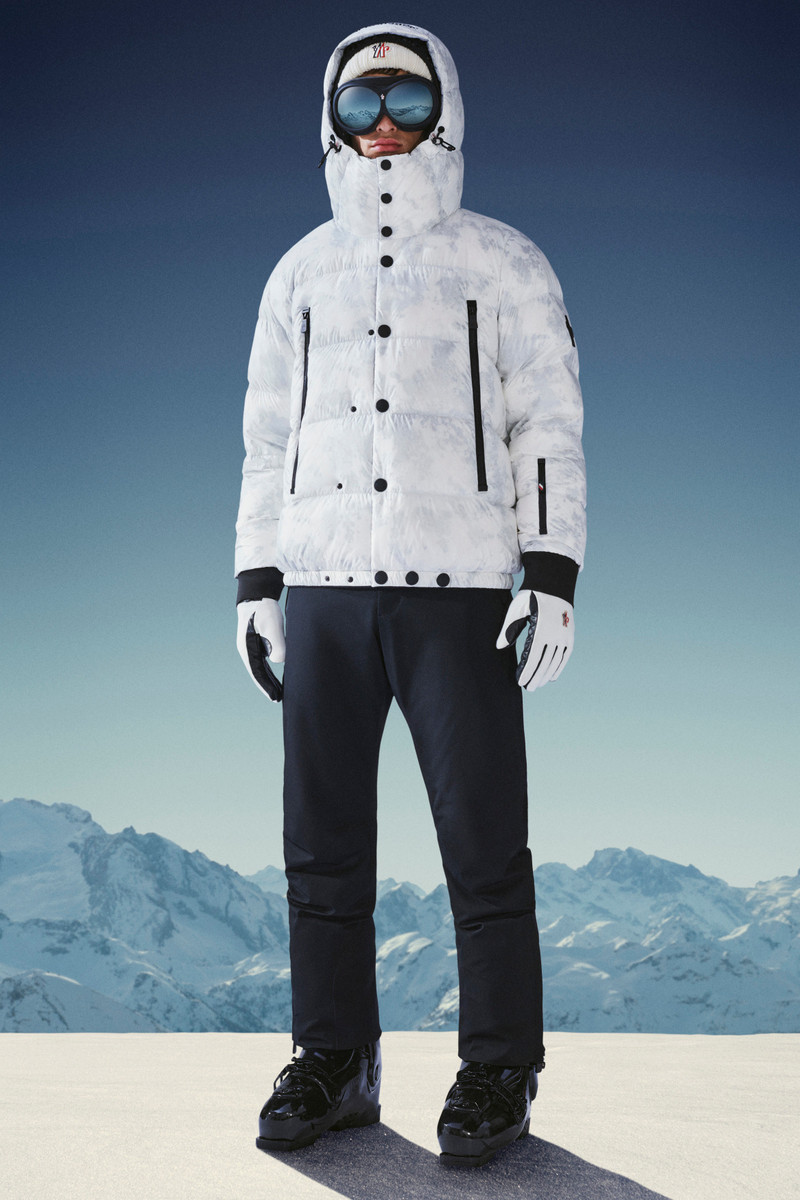 Moncler Noussan Short Down Jacket outlook