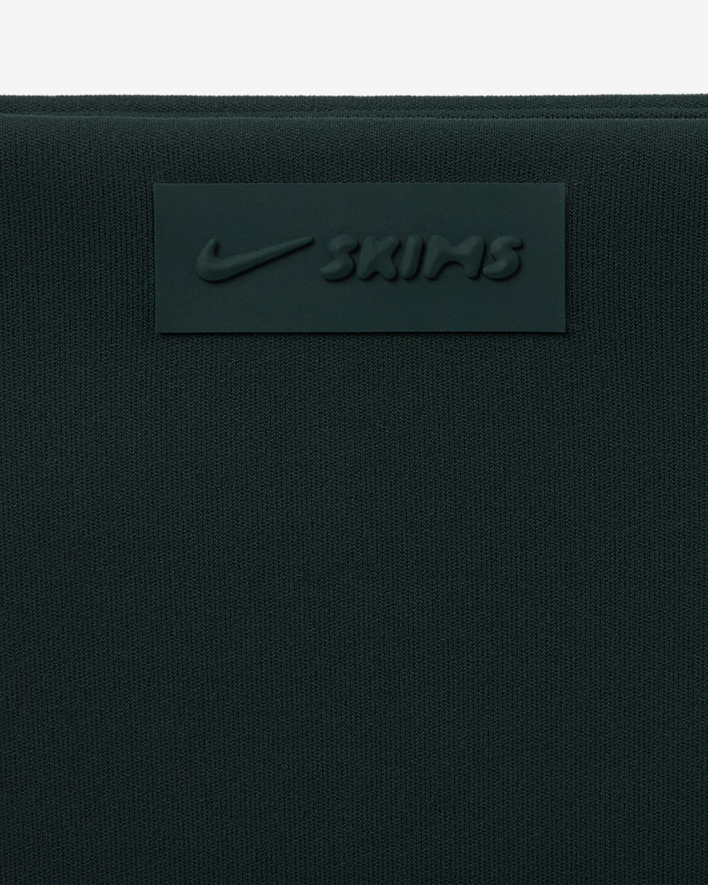 NikeSKIMS Matte Women's High-Waisted V-Panel Straight Leggings 6