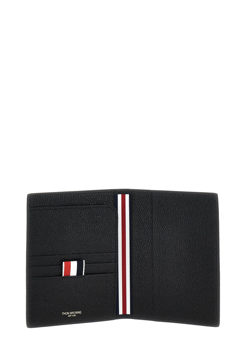 Passport holder in pebble grain 3