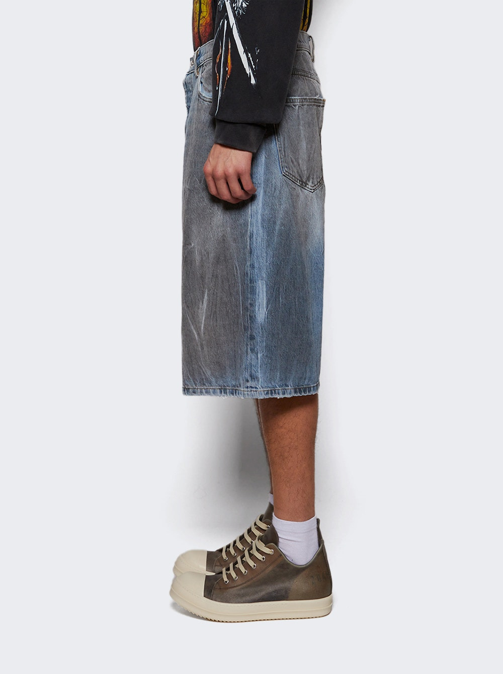 Thrashed Baggy 5 Pocket Shorts Light Wash Blue - 3