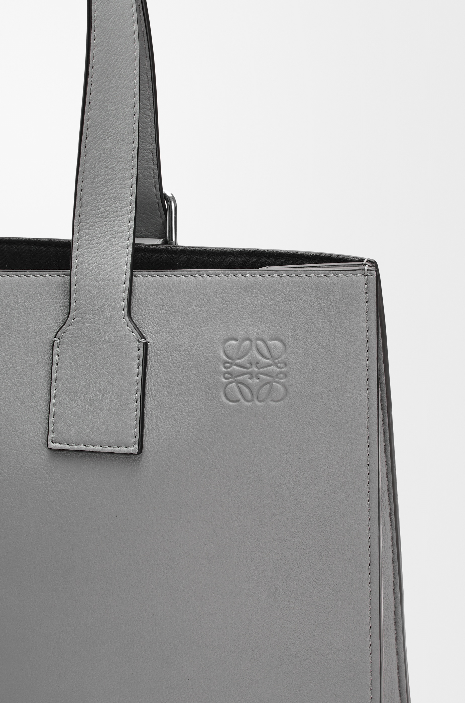 Buckle Horizontal Tote in classic calfskin - 6