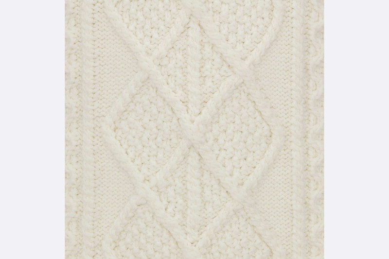 Round-Neck Sweater 3