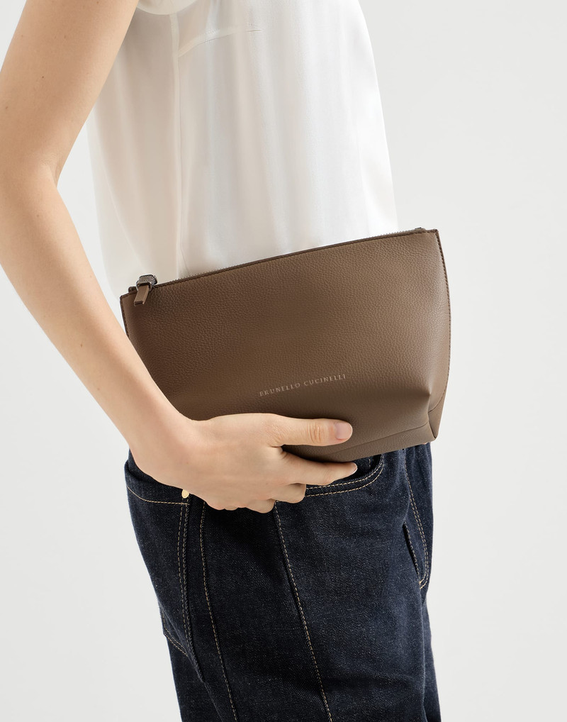 Grained calfskin pouch with shiny zipper pull 4