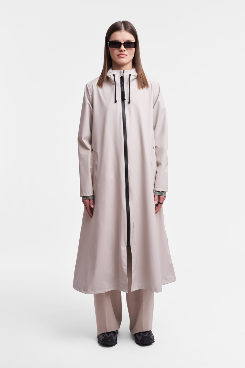 Stutterheim Mosebacke Long Lightweight Zip Raincoat Light Sand outlook