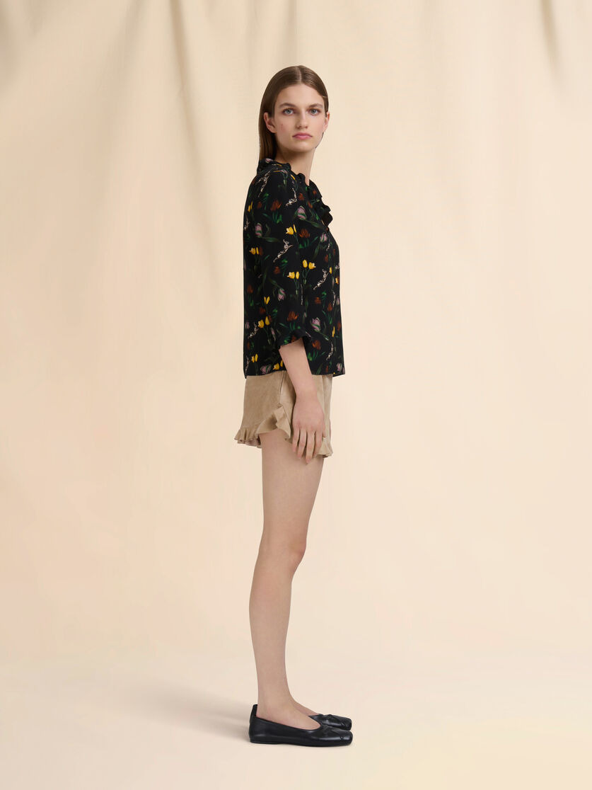 BEIGE SUEDE SHORTS WITH RUFFLE - 5