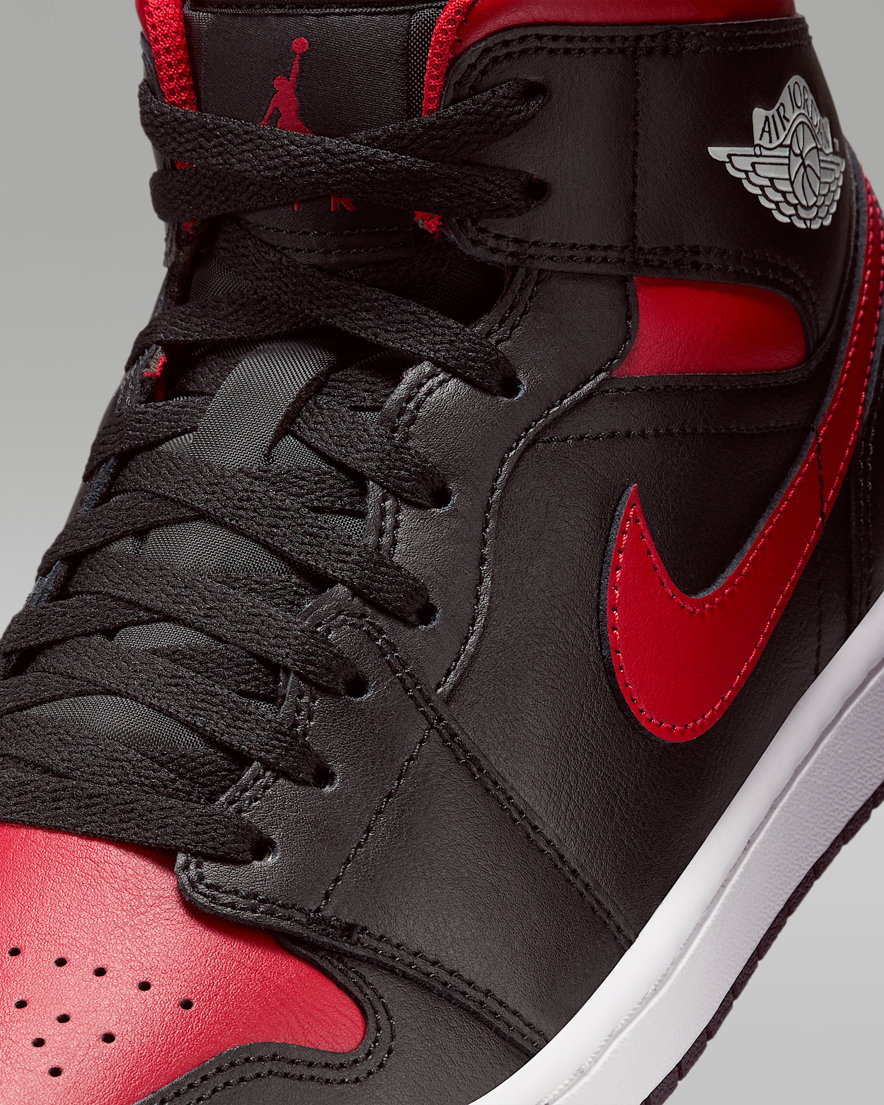 Air Jordan 1 Mid Men's Shoes - 7