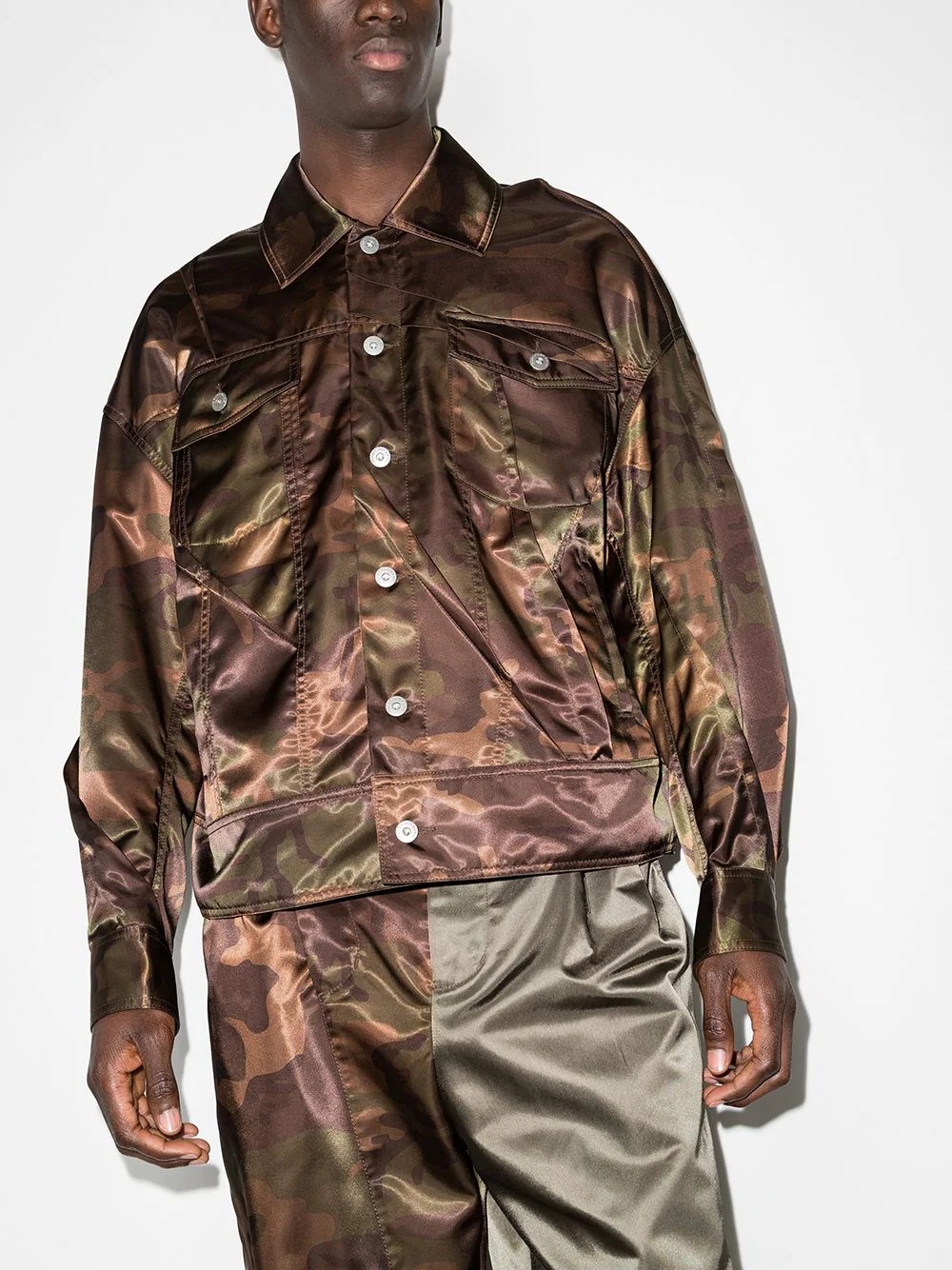 camouflage-print pleated jacket - 2