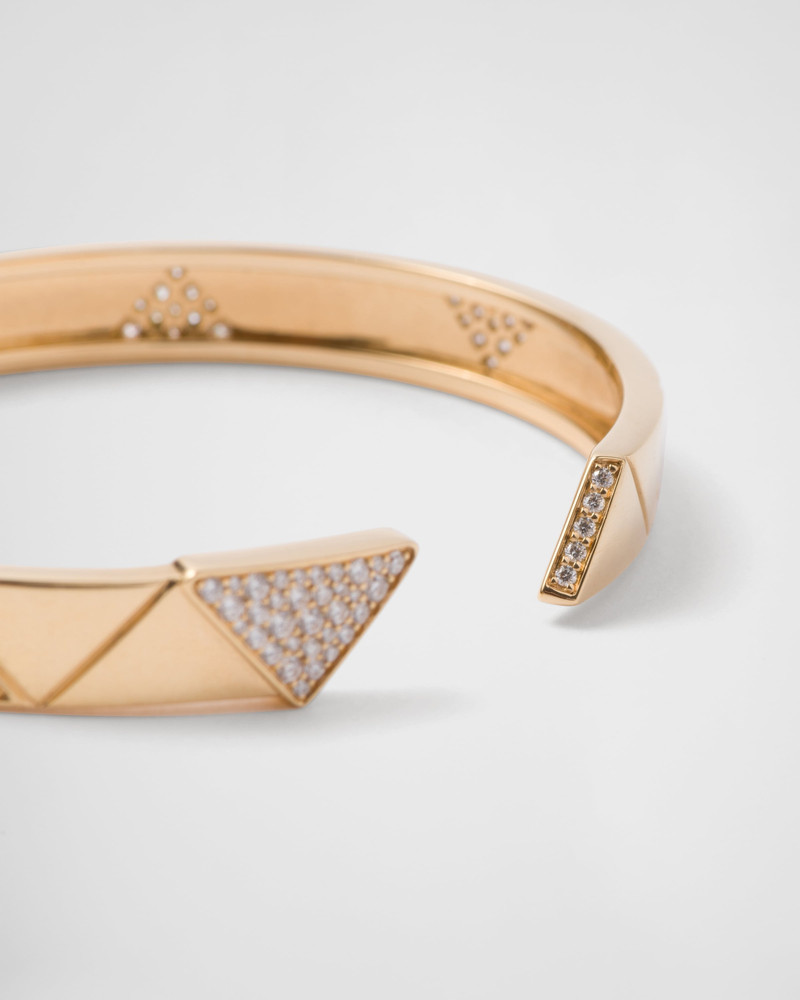 Eternal Gold bangle bracelet in yellow gold with pavé diamonds 3