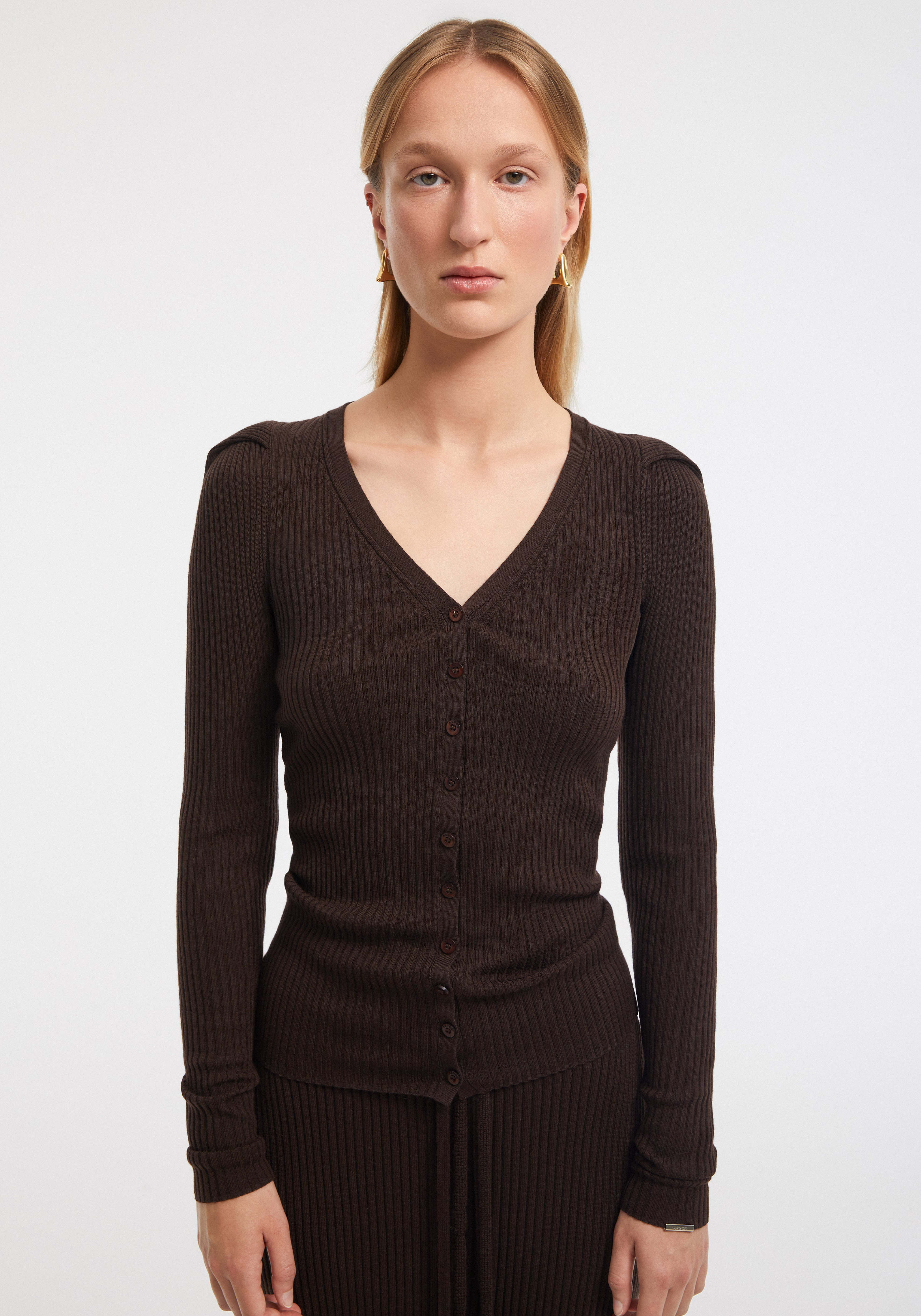 LEANDRA
Merino ribbed V-neck top - 4