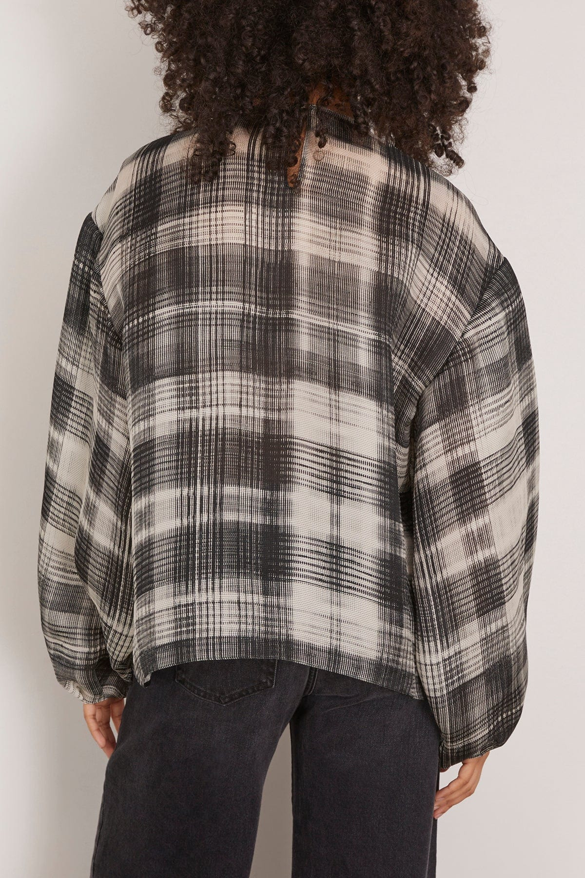 The Briggs Relaxed Blouse with Balloon Sleeves in Smeared Plaid - 4