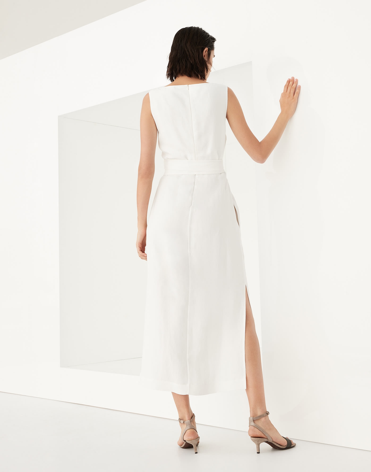 Brunello Cucinelli Viscose and linen fluid twill belted wrap