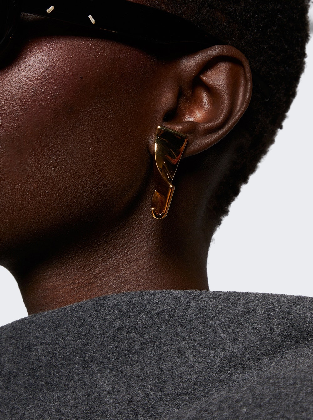 The J Earrings Light Gold - 2