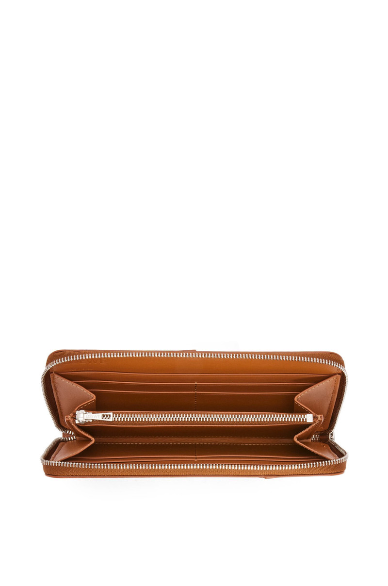 Loewe Puzzle Edge zip wallet in classic calfskin outlook