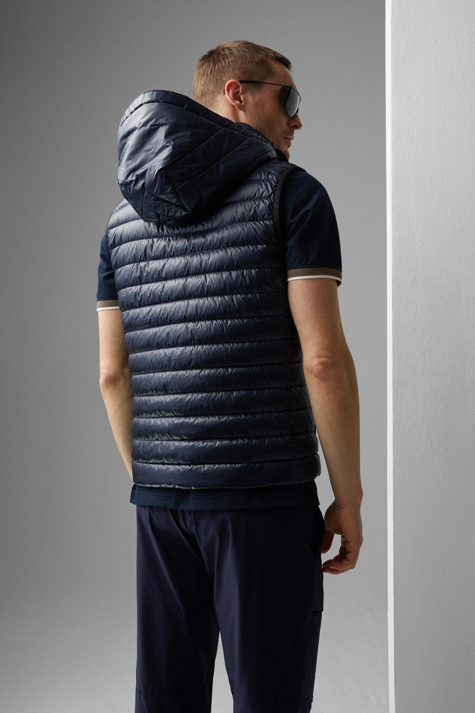 Lonne lightweight down vest in Navy blue - 3