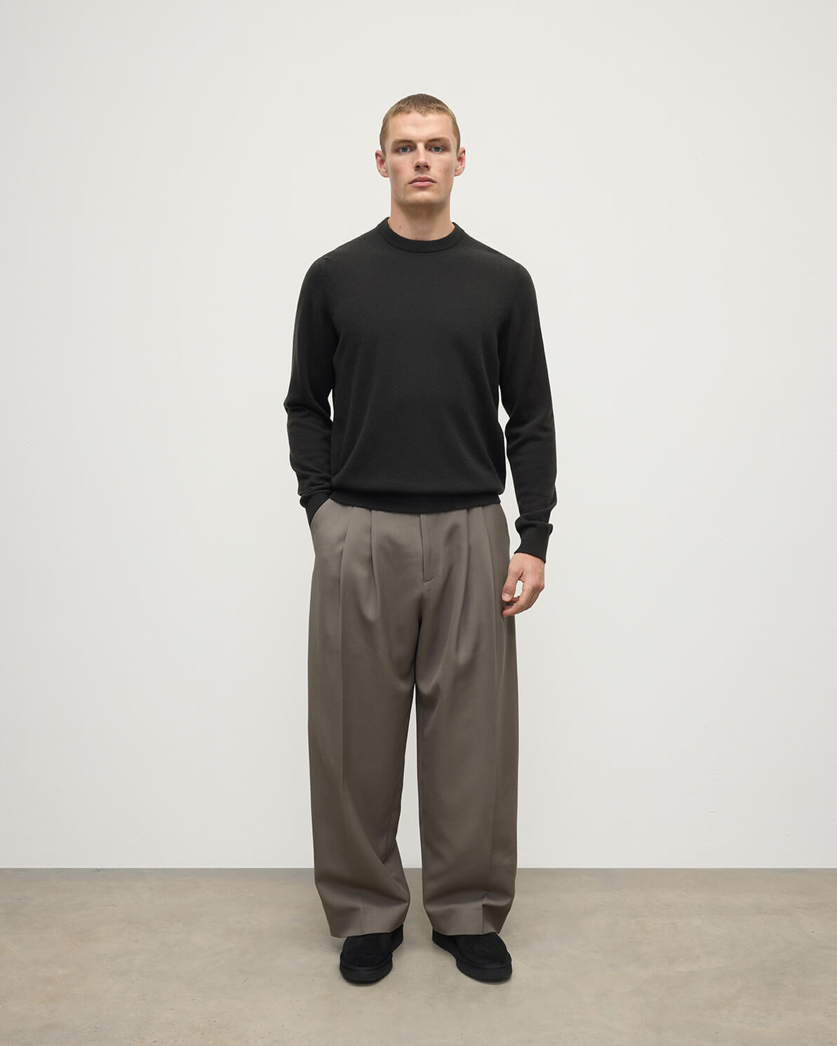 Classic Cashmere Grey Round Neck Jumper - 2