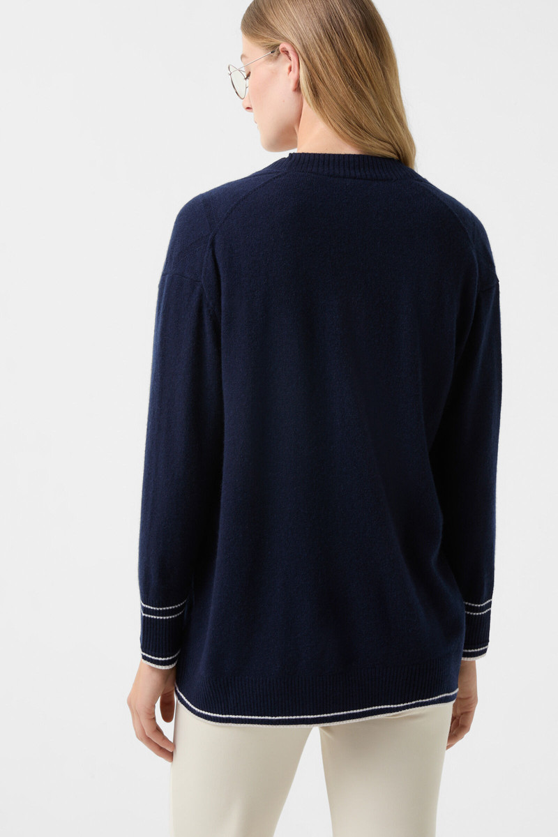 Cardigan Cherry in Navy blue 3