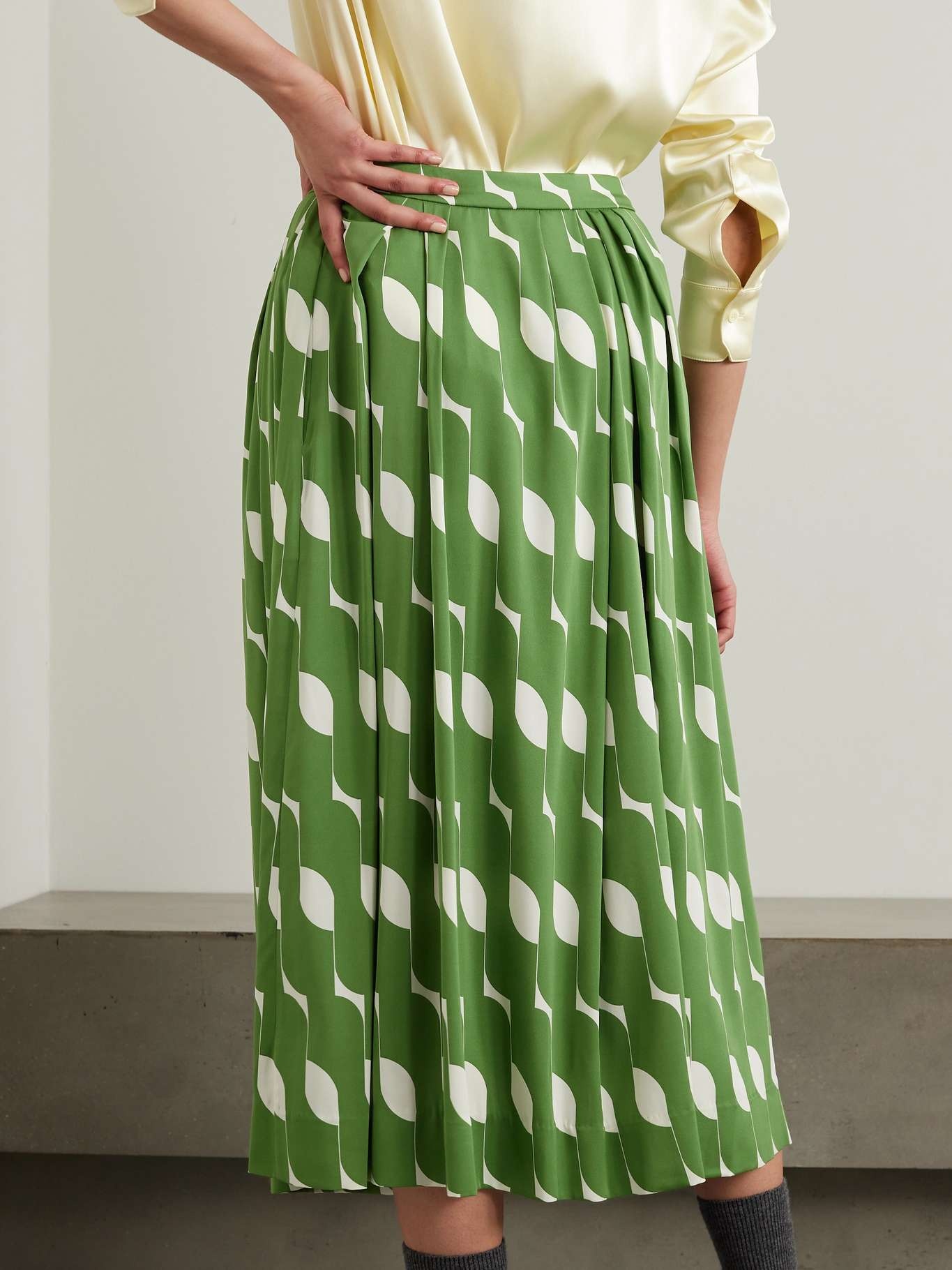 Pleated printed silk-blend midi skirt - 3