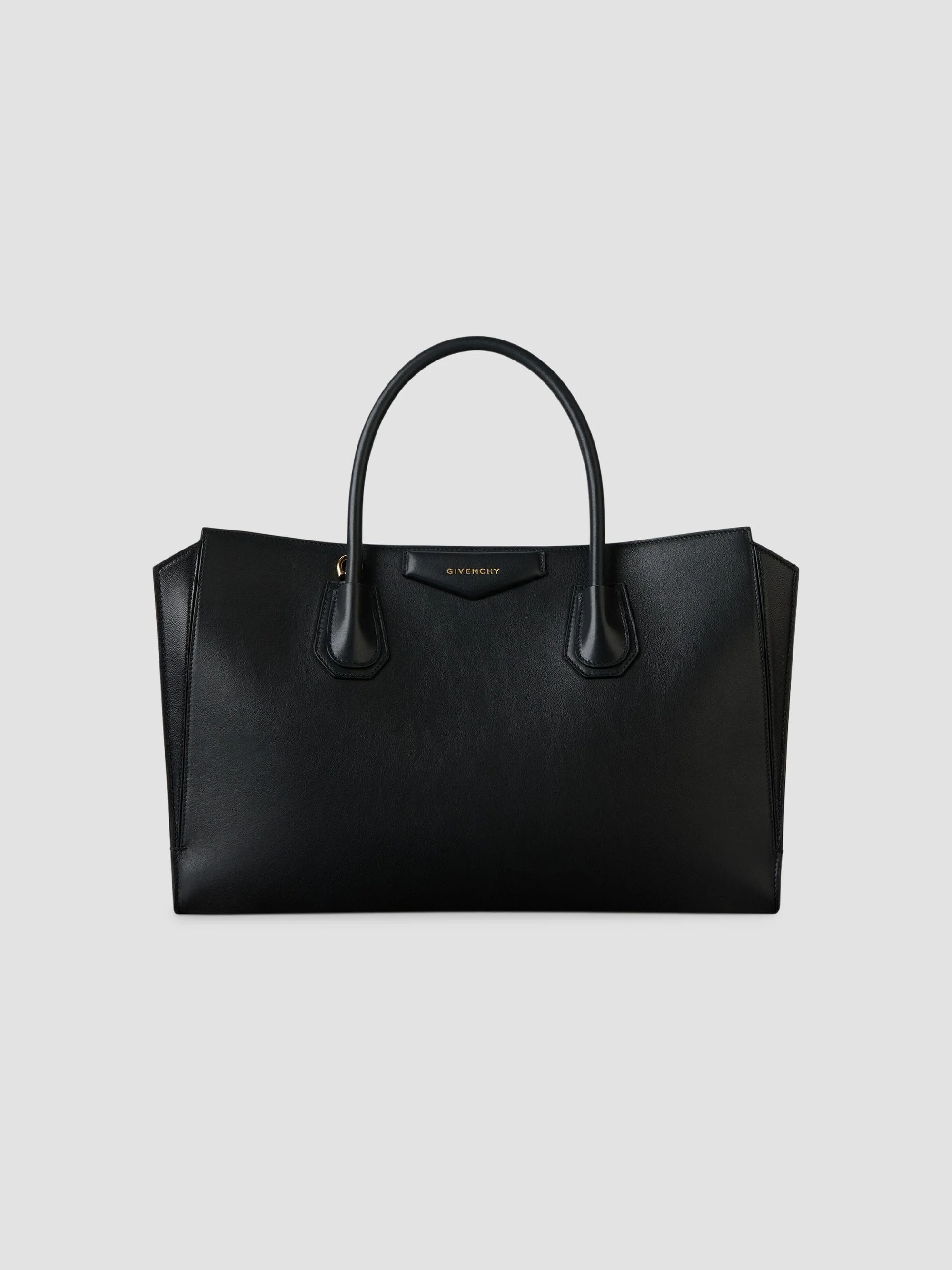Women's Medium Antigona Catchall Top Handle Bag in Shiny Grained Leather - Black - 1