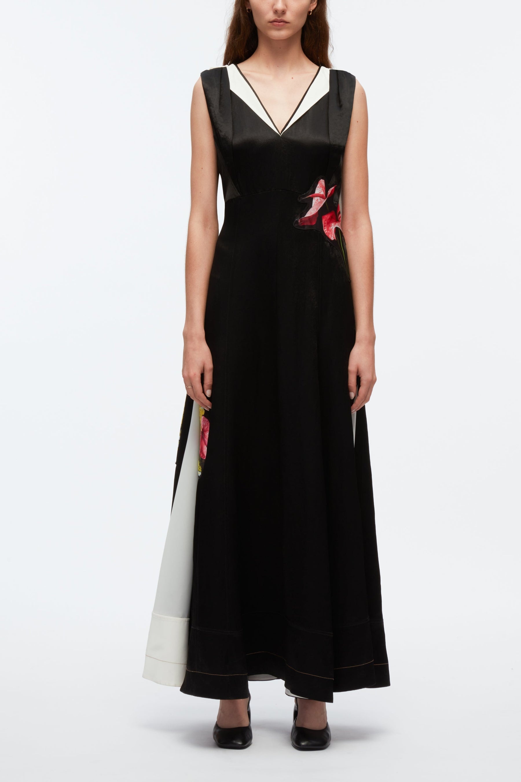 Floral Bouquet Appliqué Sleeveless Gown With Combo - 1
