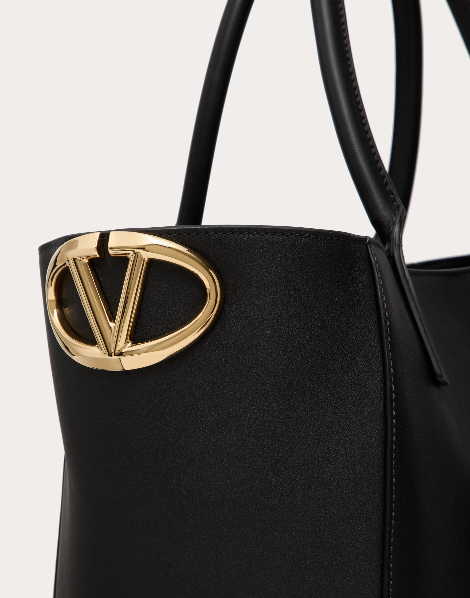 VLOGO SIDE SHOPPING BAG IN NAPPA CALFSKIN - 8