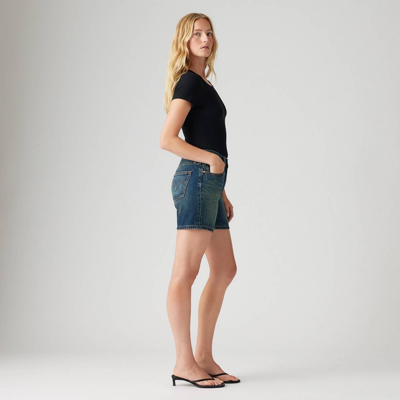501® ORIGINAL FIT MID-THIGH WOMEN'S SHORTS - 6