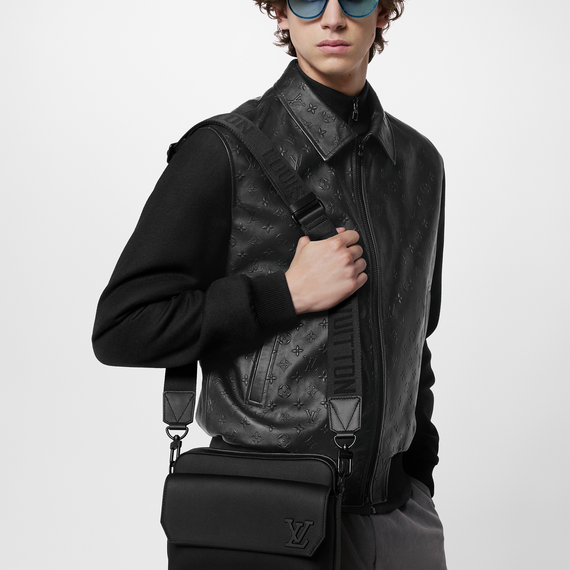 【★完売必至★】Louis Vuitton ☆ FASTLINE メッセンジャー ☆完売必至☆】Louis Vuitton ☆ FASTLINE メッセンジャー