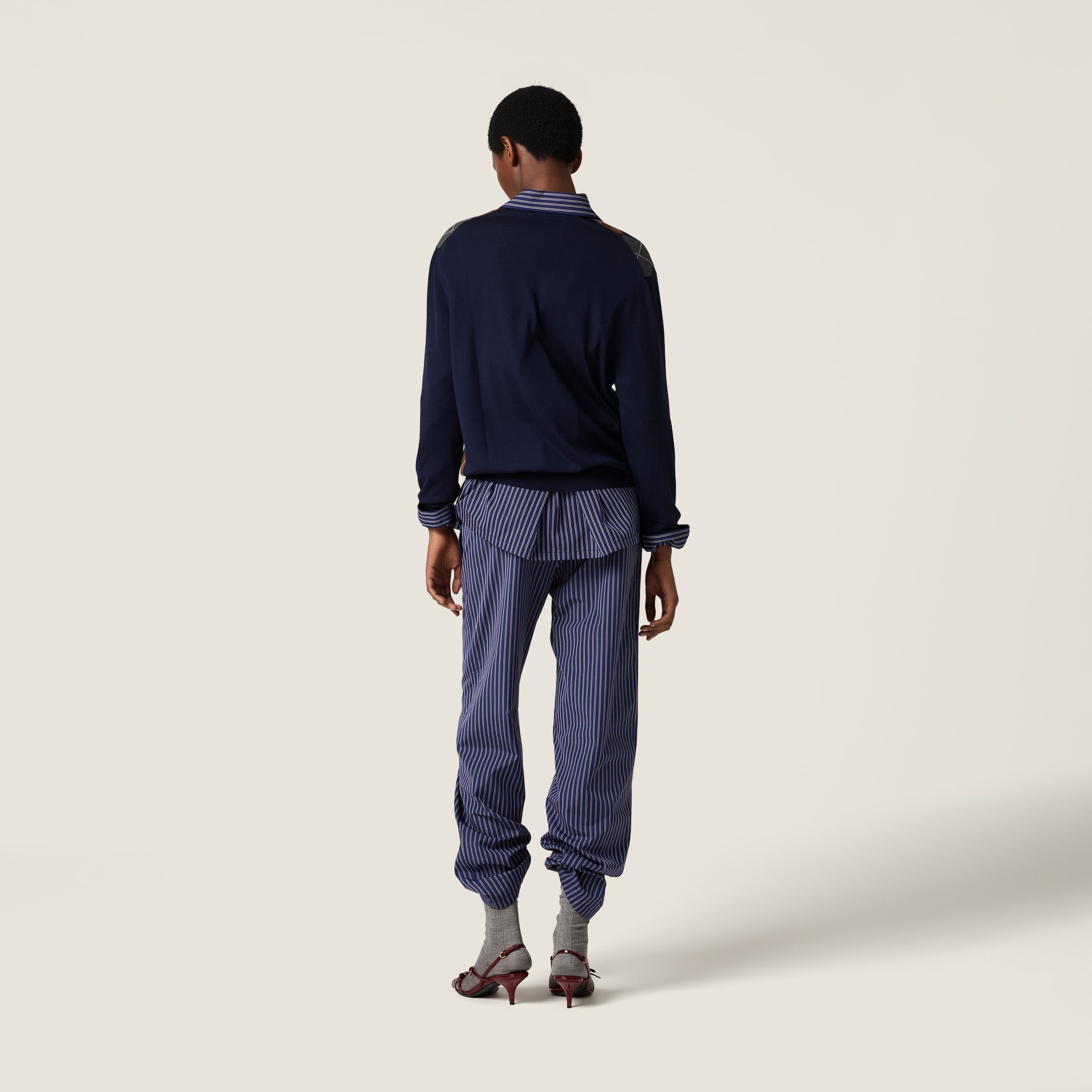 V-necked wool sweater - 3