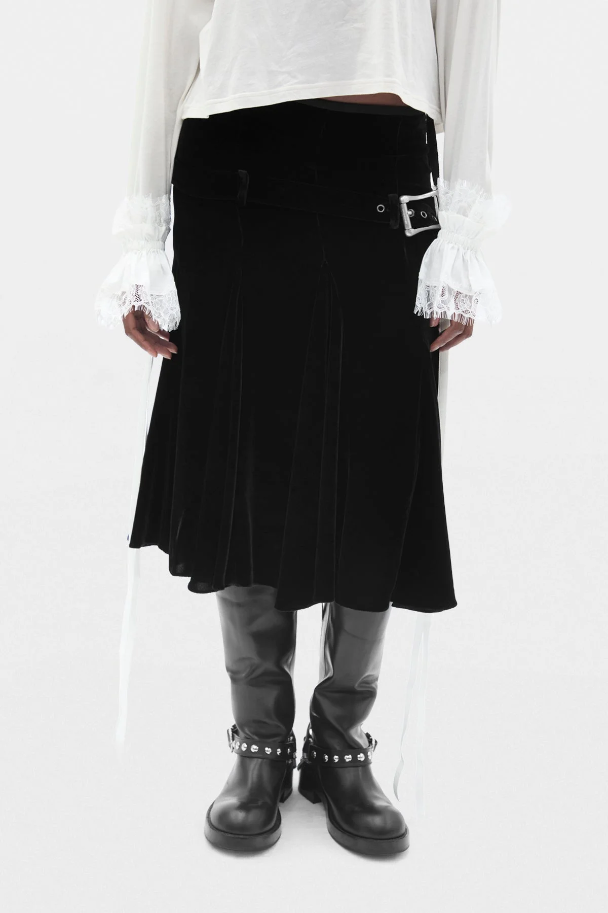 Birte Cuffs with Lace Ruffles - 1