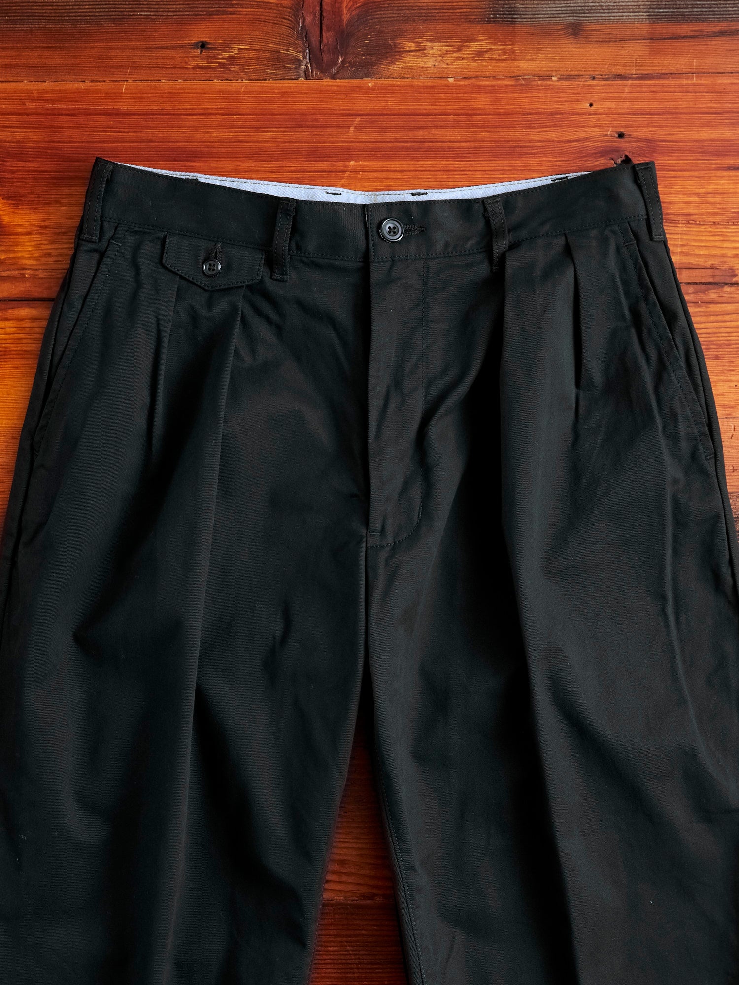 2-Pleat Twill Trousers in Black - 3