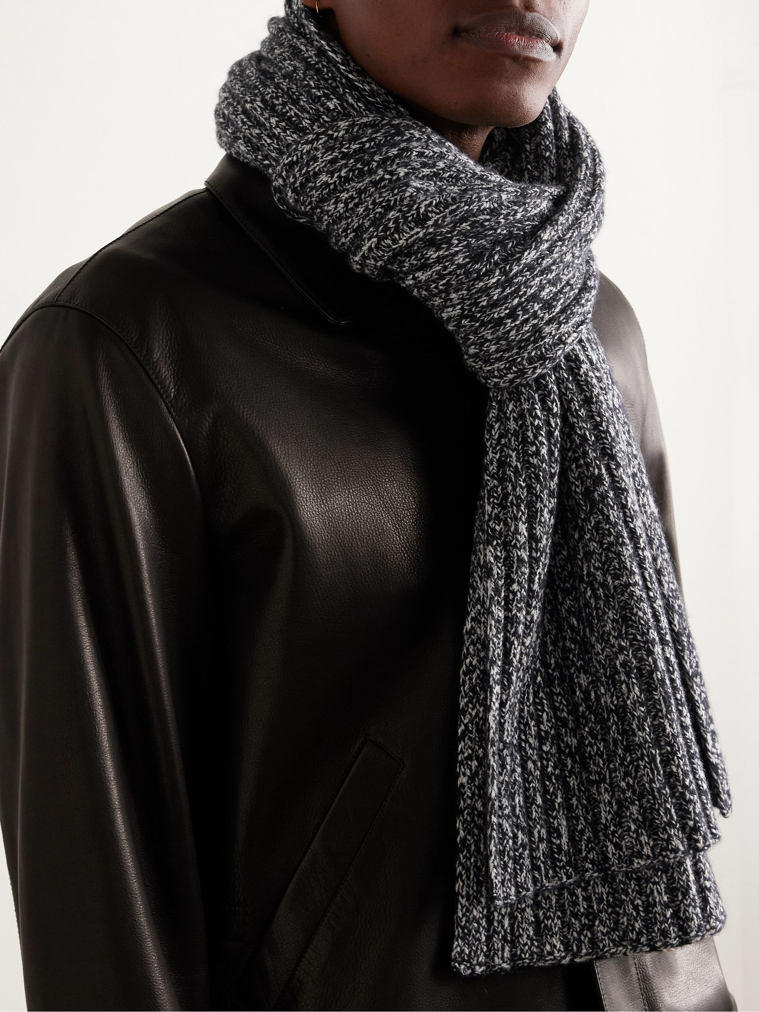 Alagna Ribbed Cashmere-Blend Scarf Gray - 2