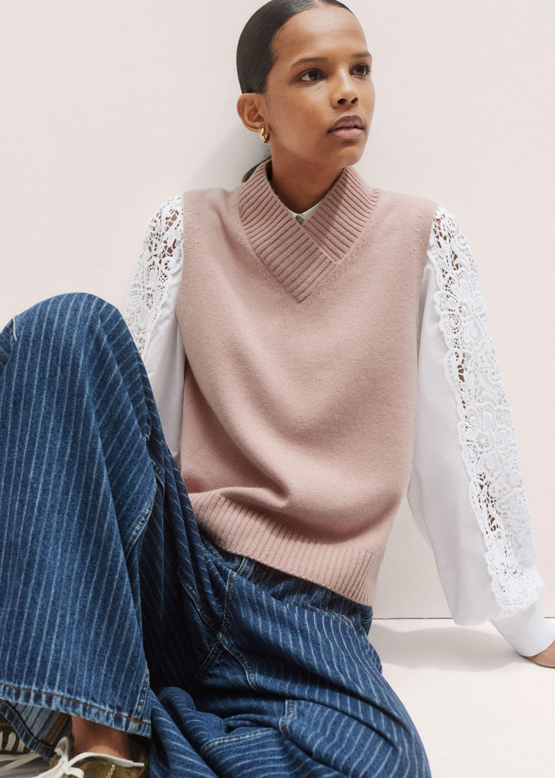 V-Neck Knit Vest 3