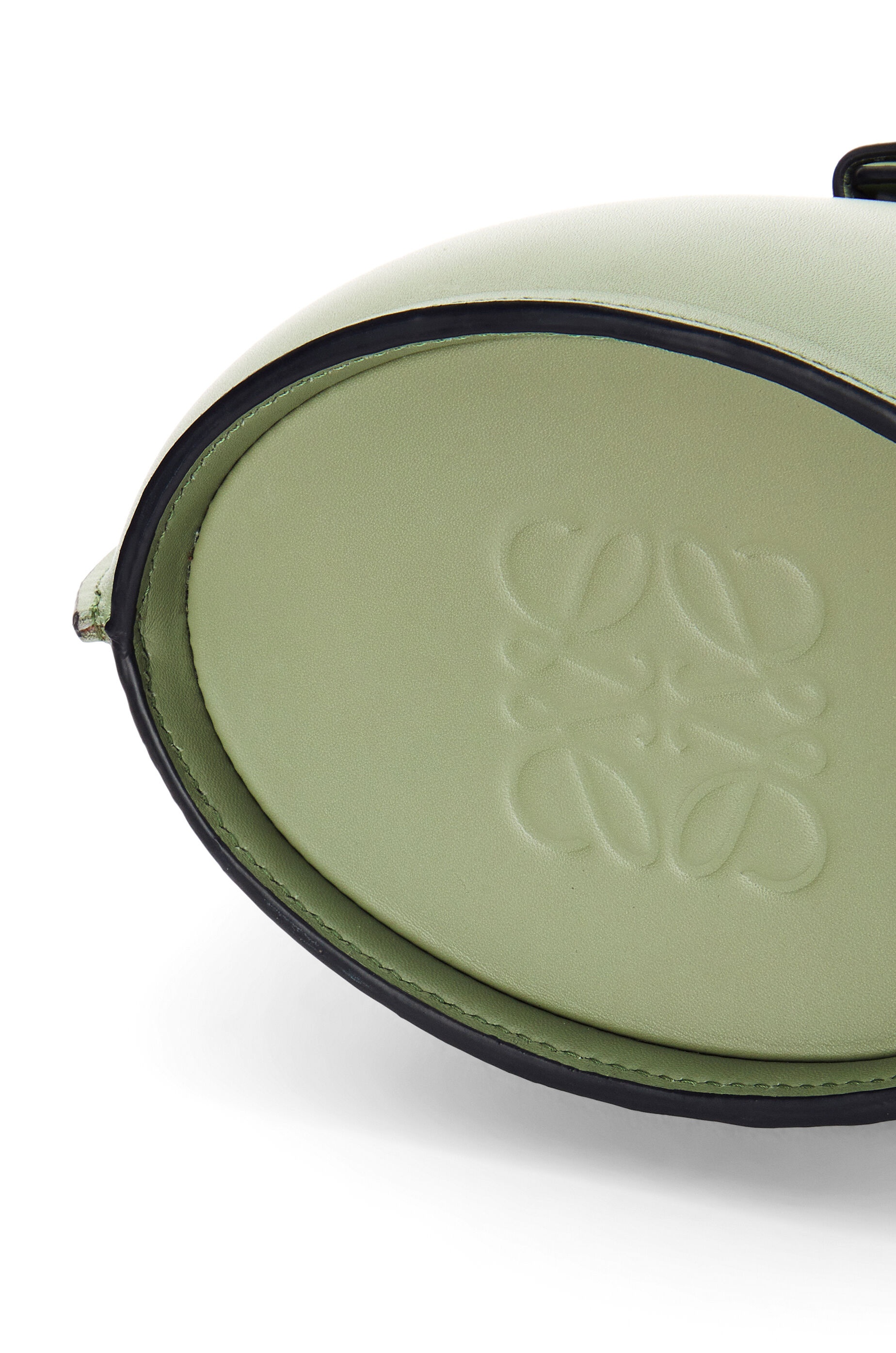 Moulded Bucket bag in calfskin - 8