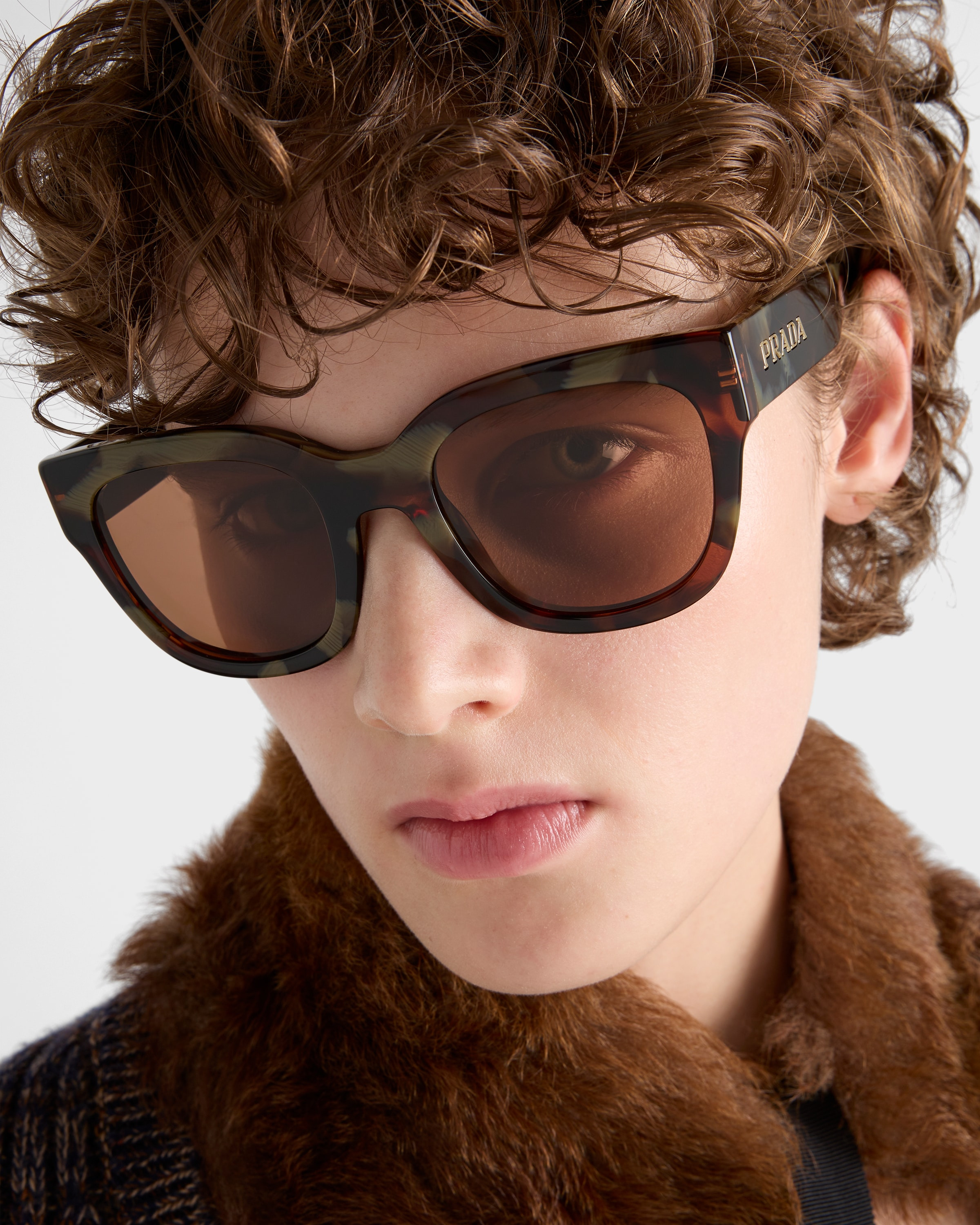 Sunglasses with Prada logo - 6