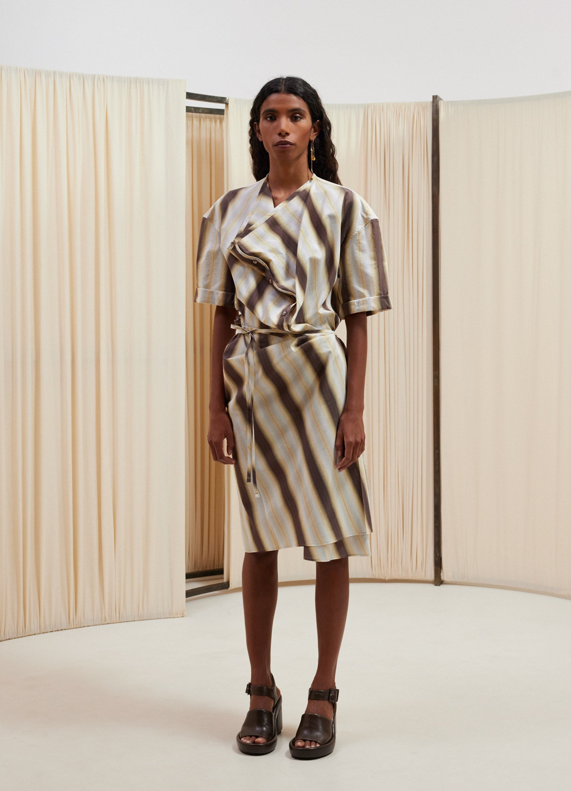SHORT SLEEVE WRAP DRESS - 2