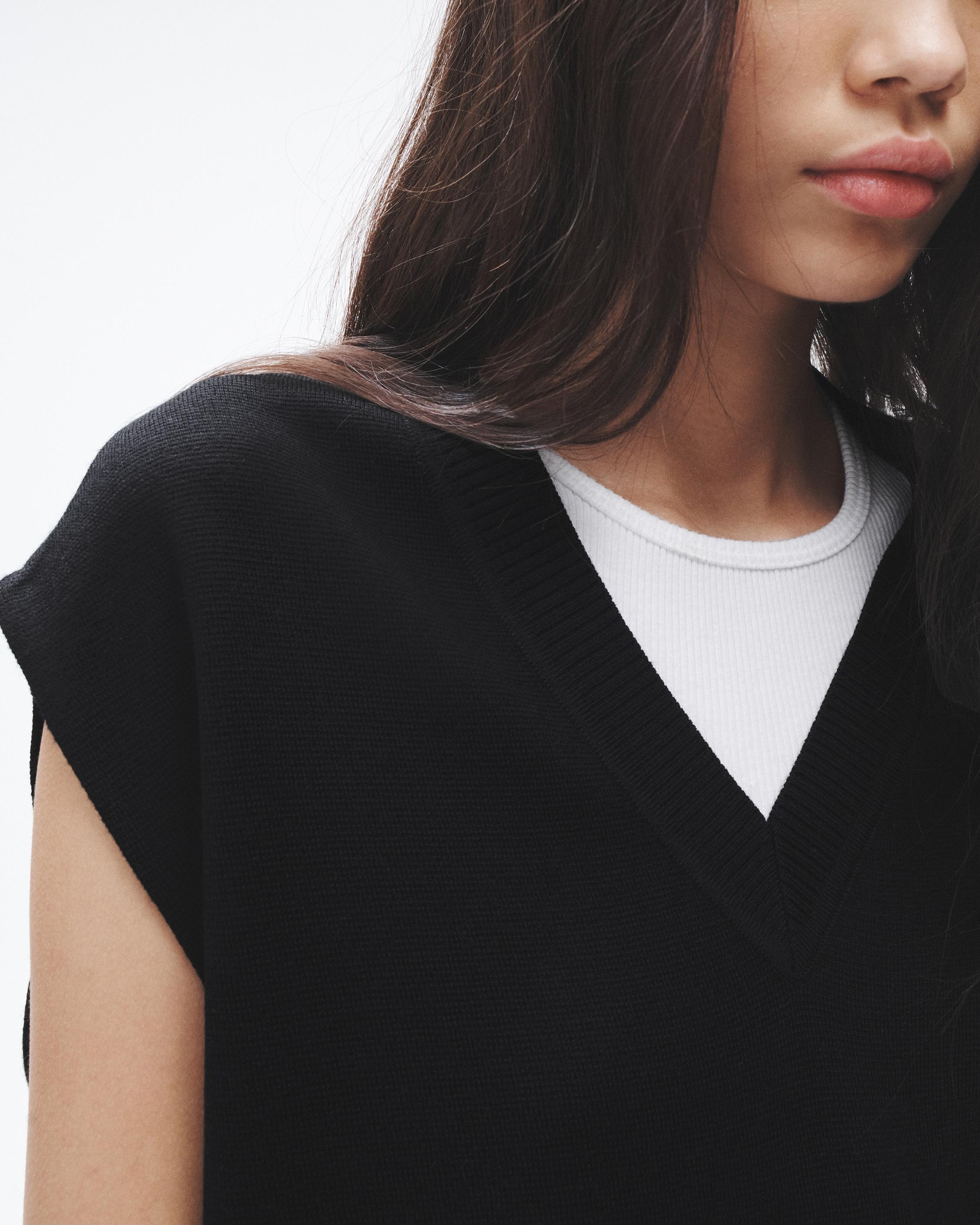 Joy Merino Wool Vest
Relaxed Fit - 6