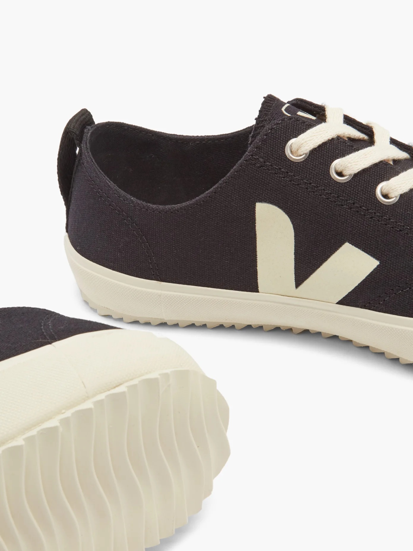 Nova V-logo canvas trainers - 6