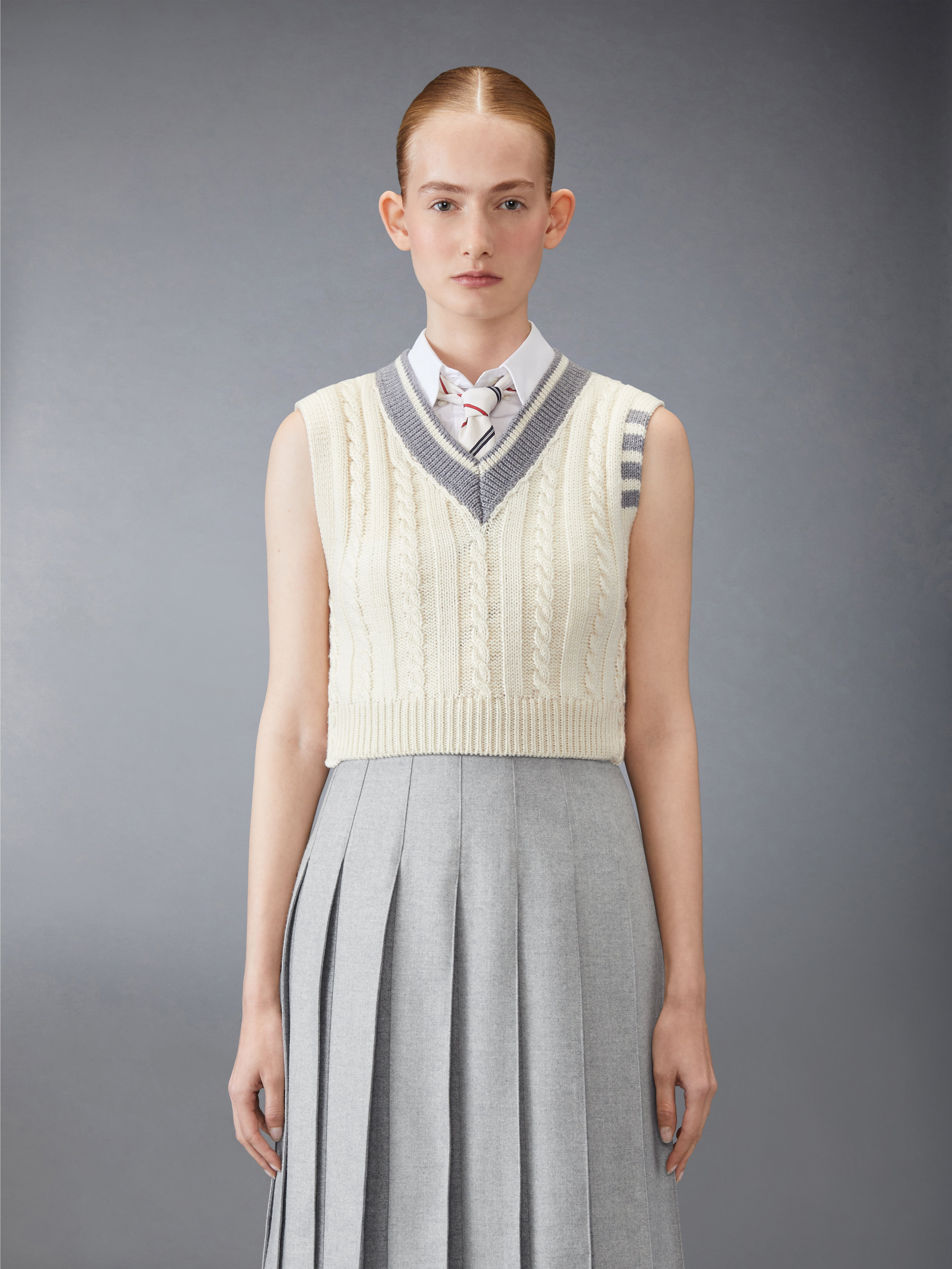 Classic Cable 4-Bar V Neck Vest - 2