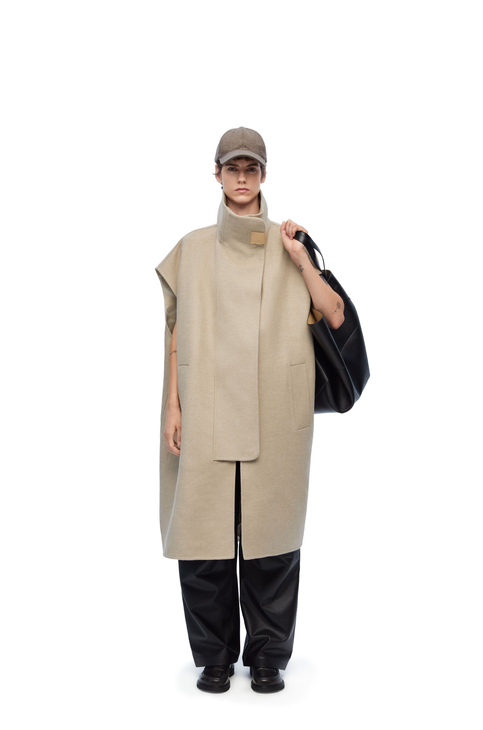 Cape coat in wool - 2