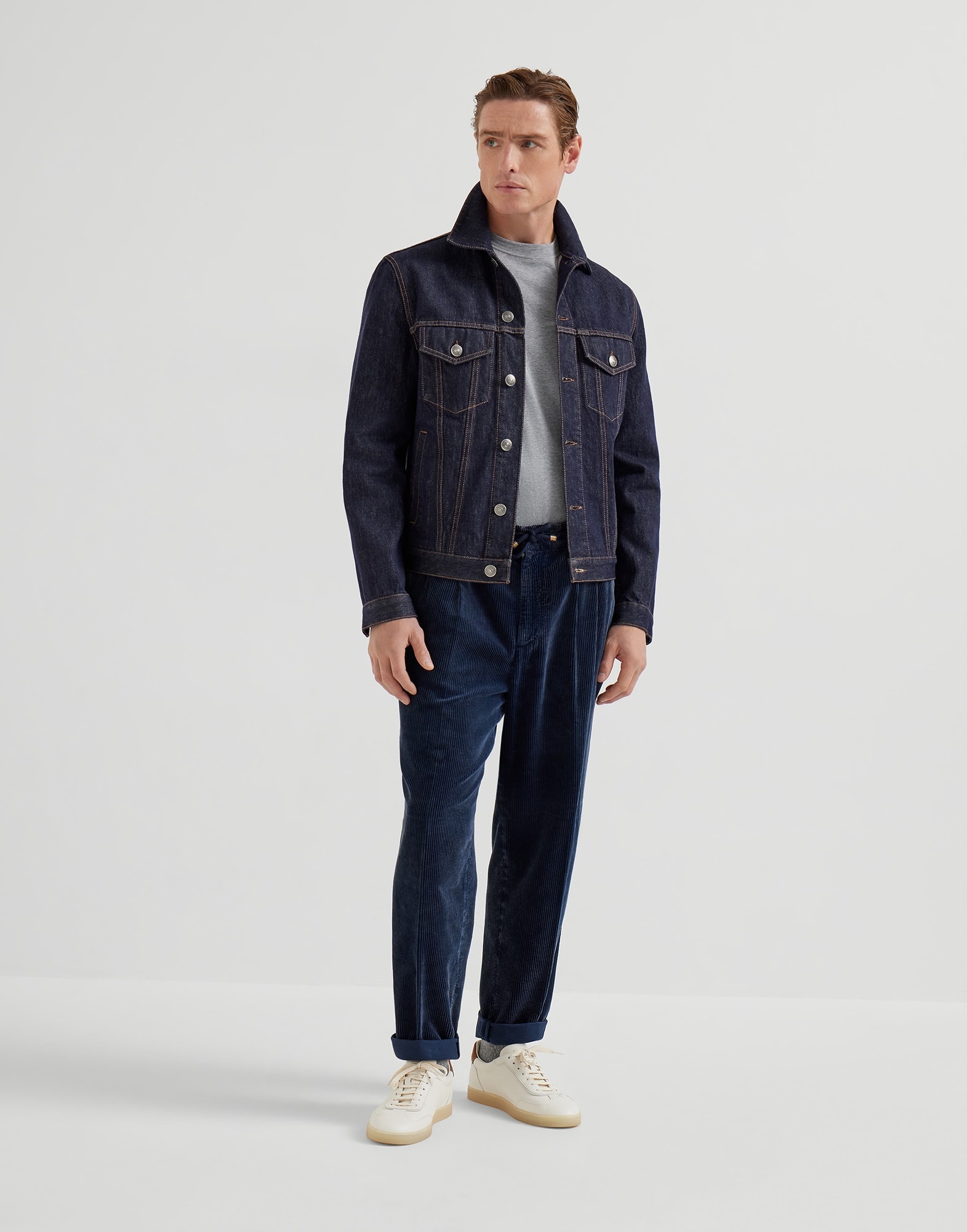 Garment-dyed leisure fit trousers in cotton corduroy with drawstring and double pleats - 4