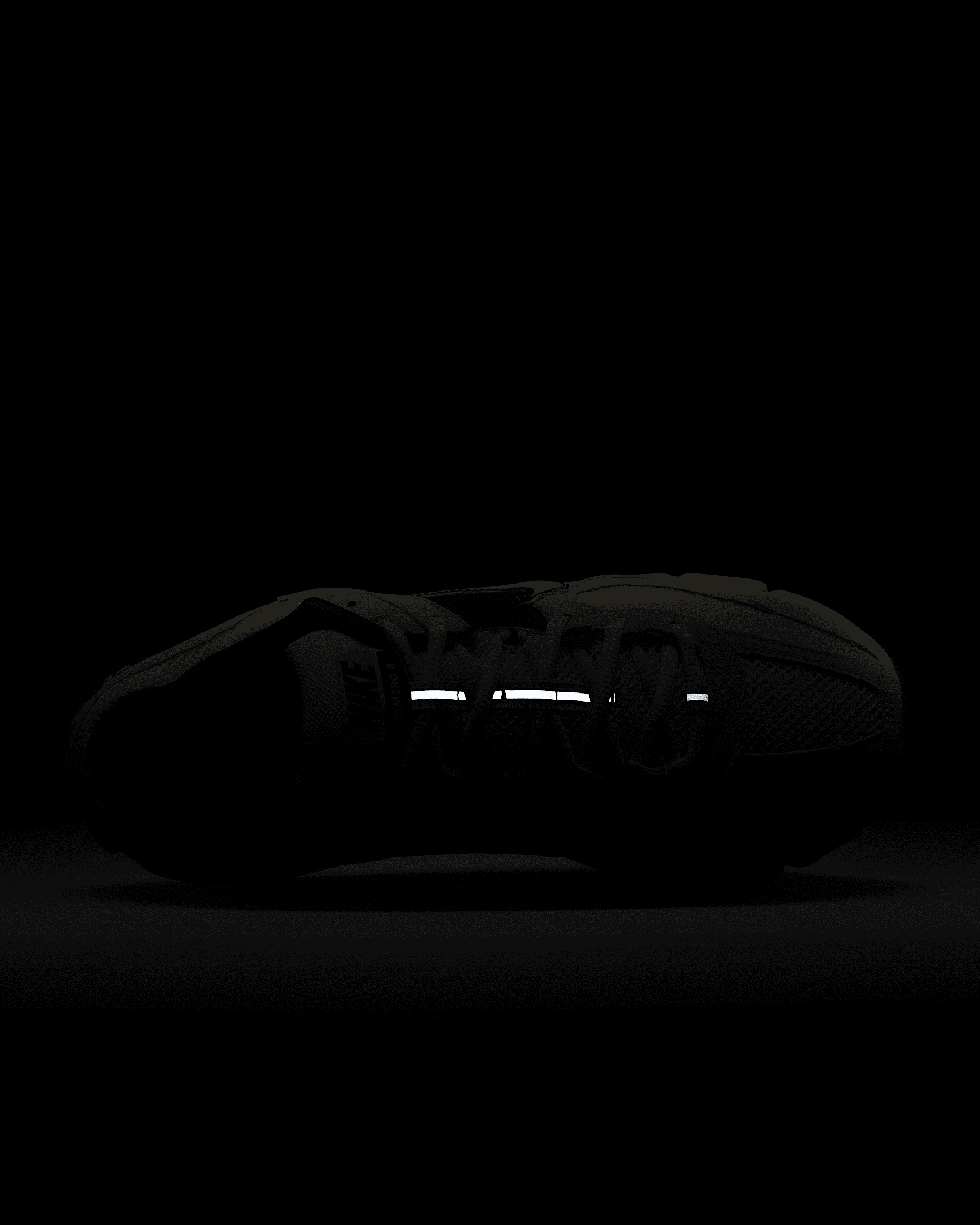 Nike Zoom Vomero 5 Men's Shoes - 9