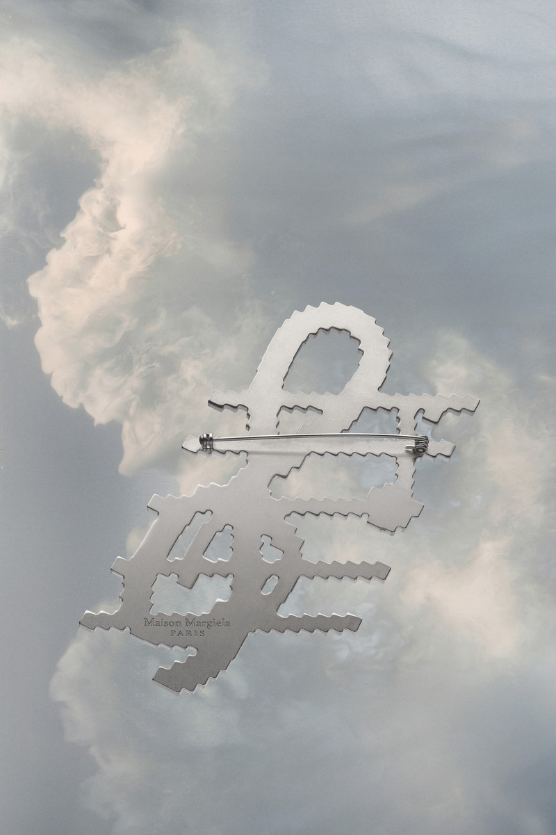 Maison Margiela Music rhinestone brooch outlook