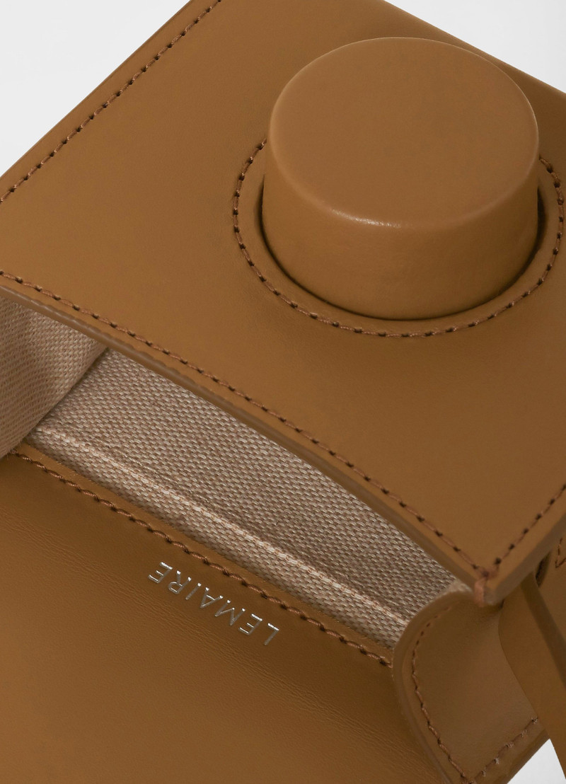 MINI CAMERA BAG / ONLINE EXCLUSIVE
VEGETABLE-TANNED LEATHER 4
