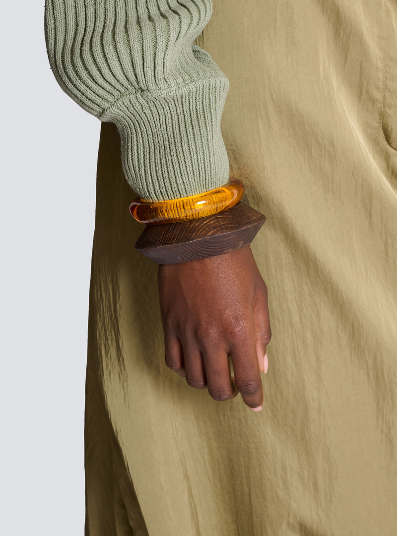 Set of wood and resin bracelets 4
