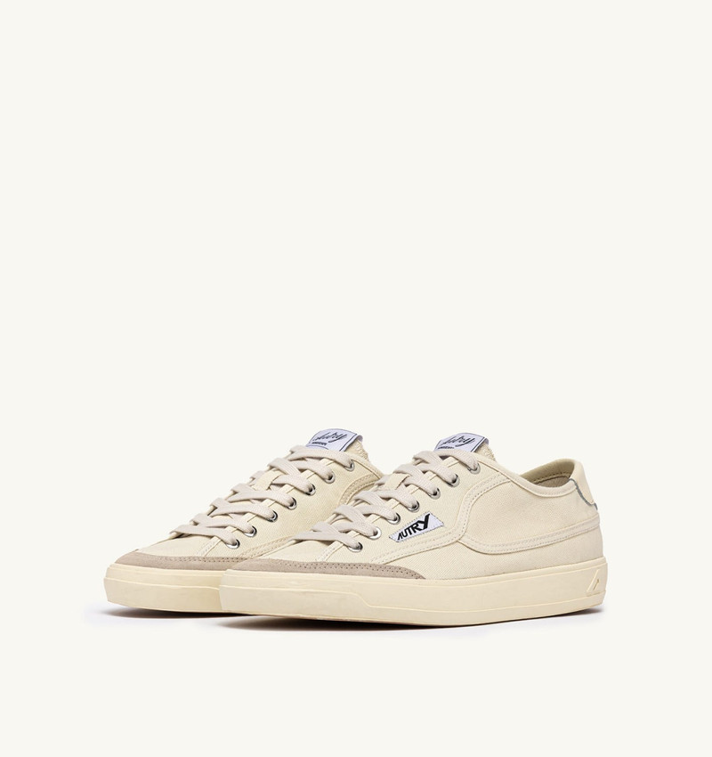 AUTRY WINDSCAPE LOW SNEAKERS IN CREAM CANVAS outlook