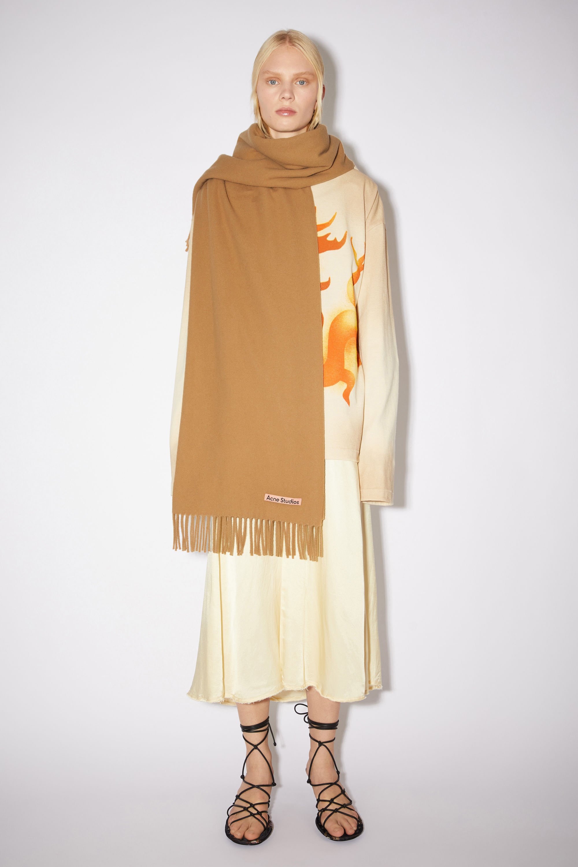 Fringe wool scarf - oversized - Dark camel - 2