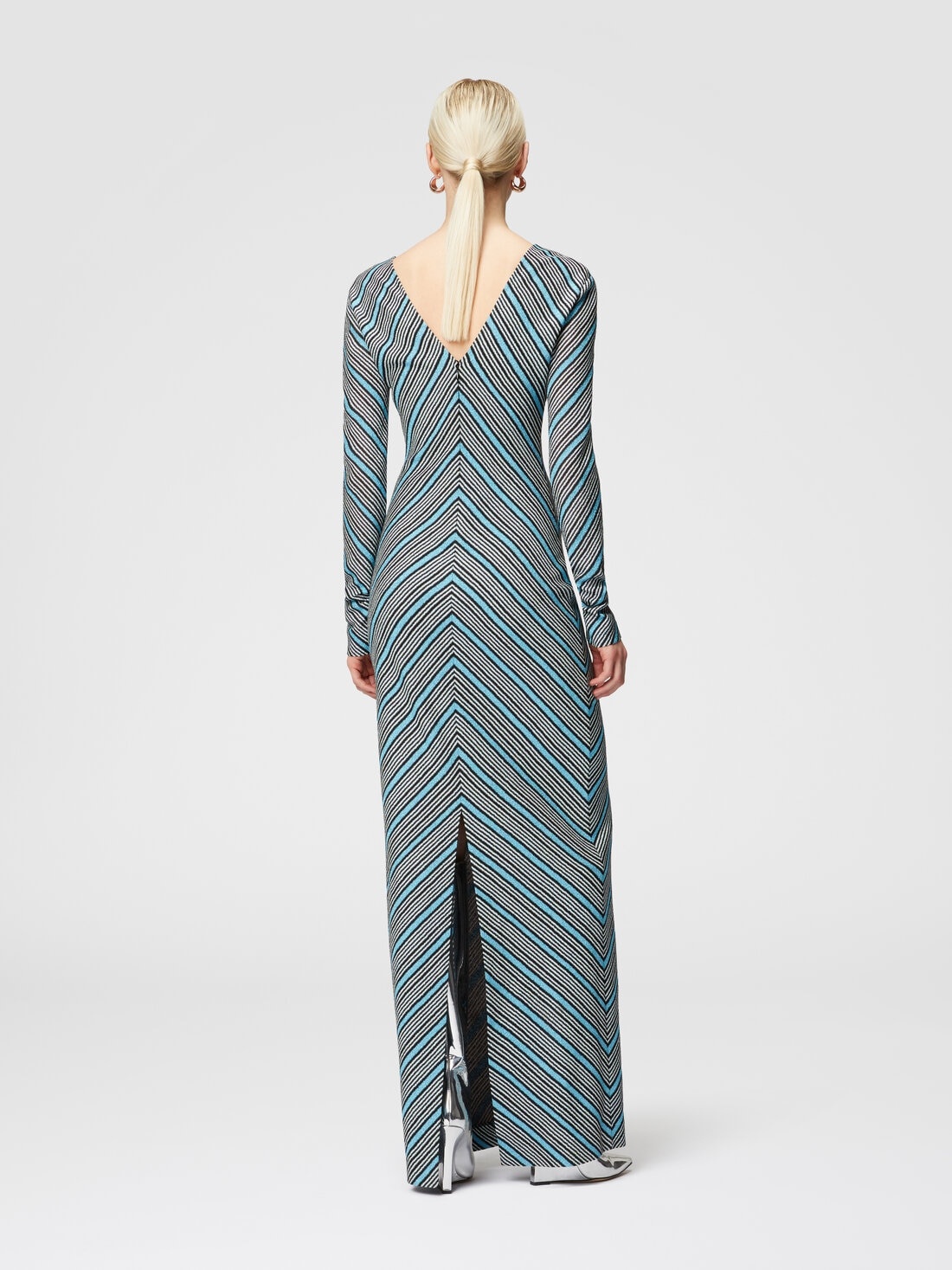 Long striped dress with plunging V-neckline - 3