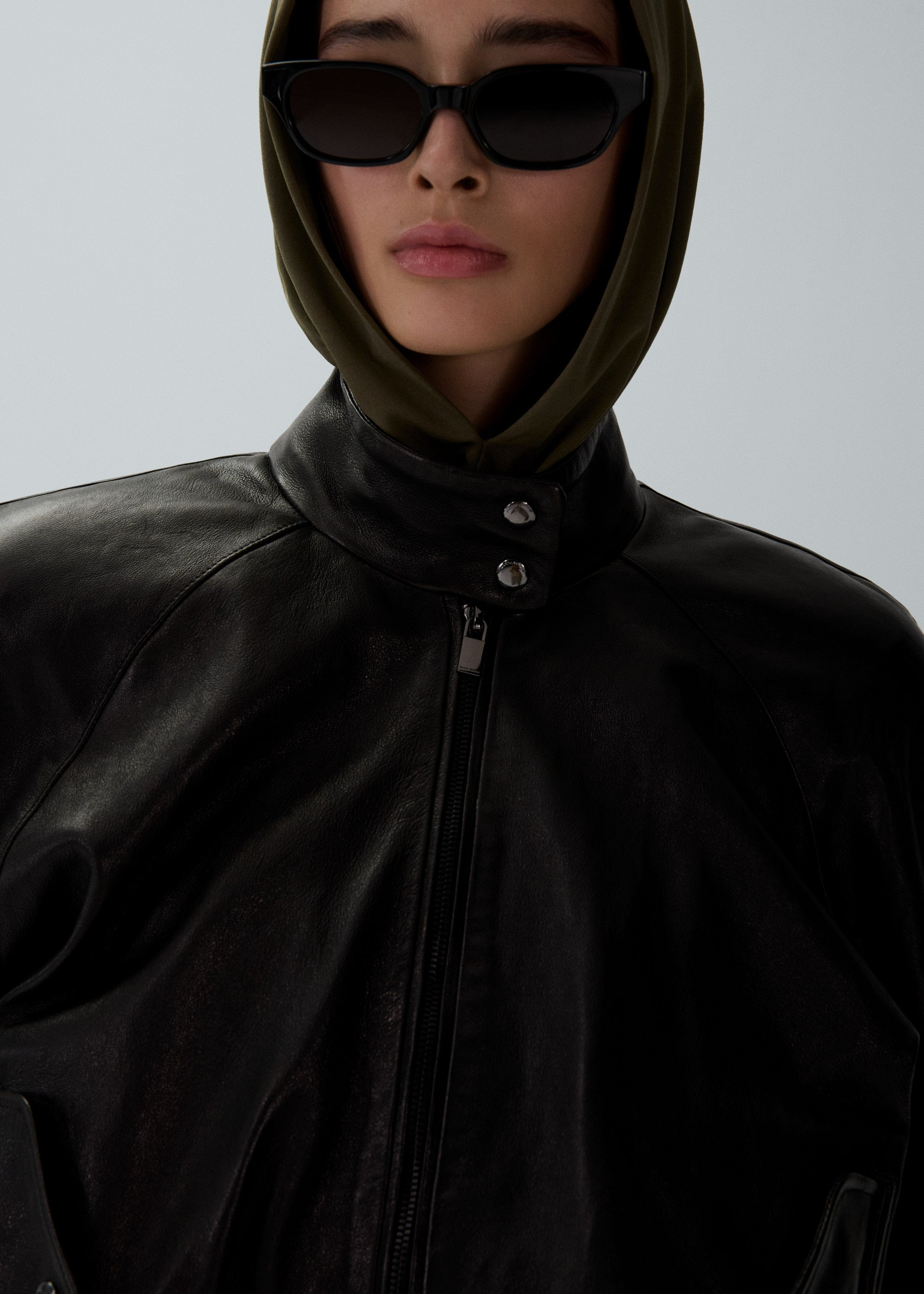 Cropped leather bomber jacket in black - 4