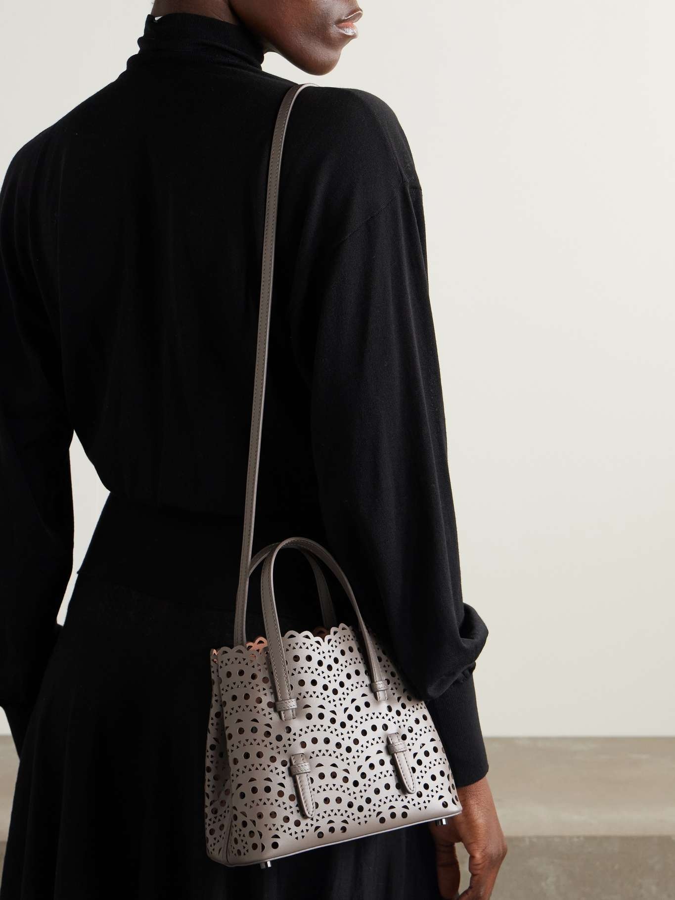 Mina 20 laser-cut leather tote Taupe - 6