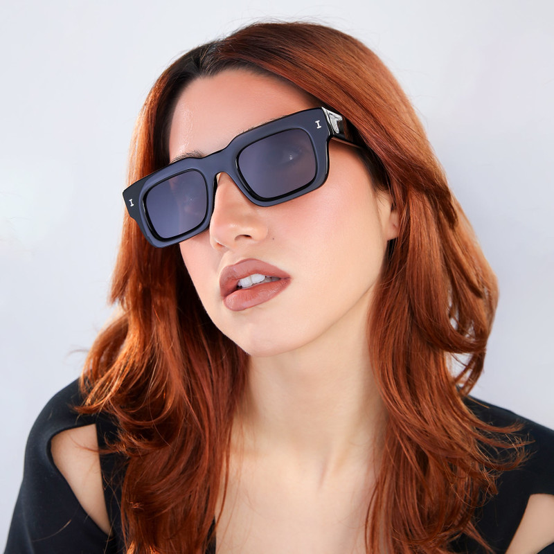 illesteva Lewis 50 Sunglasses outlook