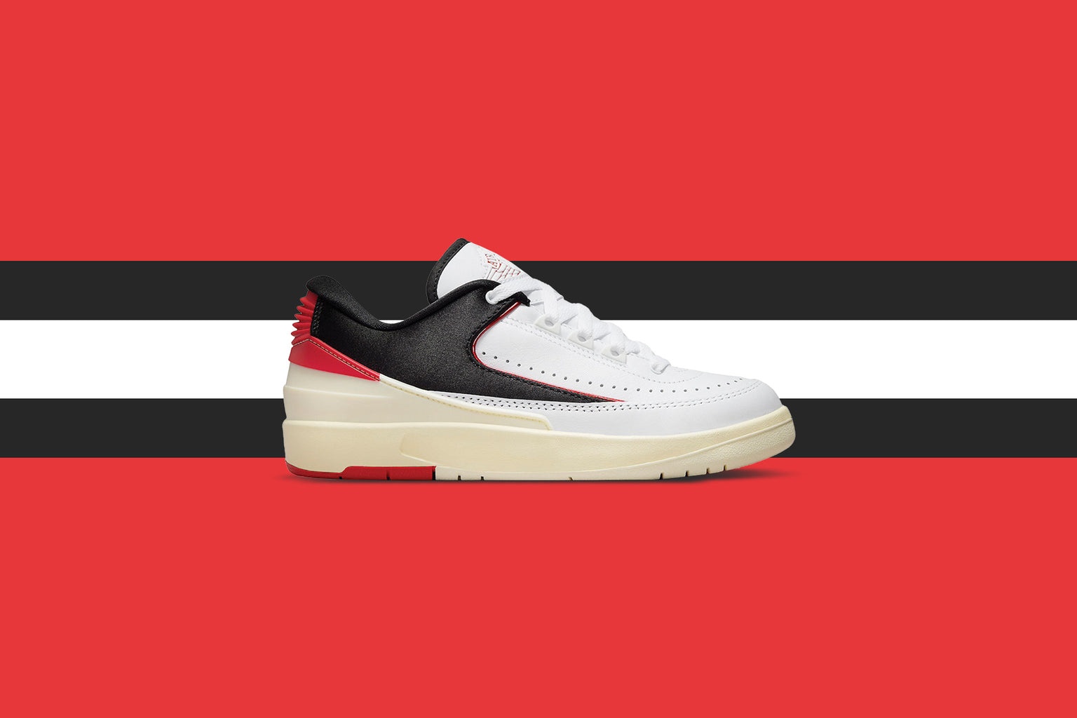 WOMEN'S AIR JORDAN 2 RETRO LOW - WHITE/UNIVERSITY RED/COCONUT MILK - 5